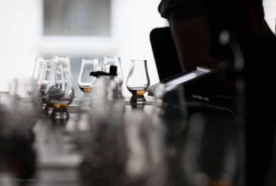 Uit welk glas drink je best whisky: de invloed op smaak en aroma